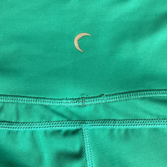 Zyia active - green Capri length leggings with side pockets size 8-10 - Picture 2 of 4